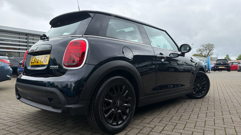 MINI Hatchback 1.5 Cooper Classic 3dr Auto Petrol Hatchback